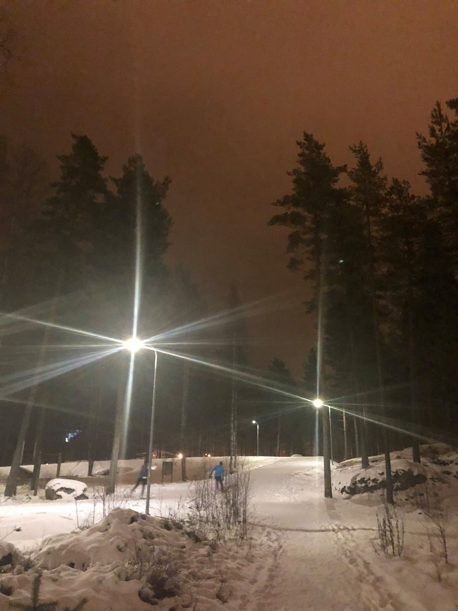 Hiihtäjiä riittää älyladulla